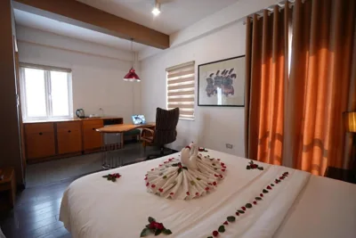 带露台的双床间 — Hanoi Golden Sunshine Villa Hotel and Travel